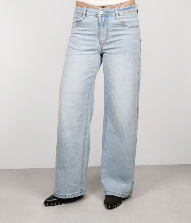 Pantalón tejano azul con tachuelas - Imagen 1