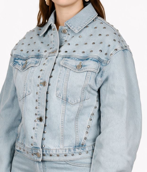 Chaqueta vaquera azul con tachuelas - Imagen 1