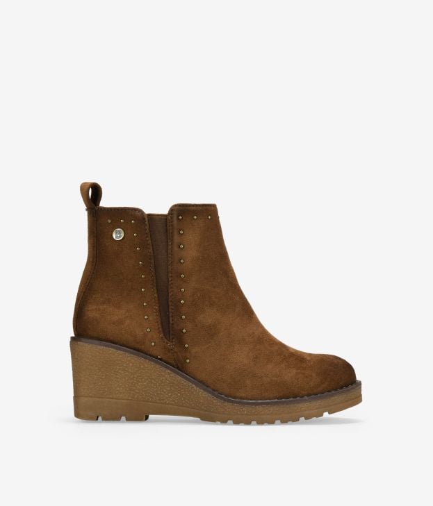 Taupe wedge ankle boots with studs - Imagen 1