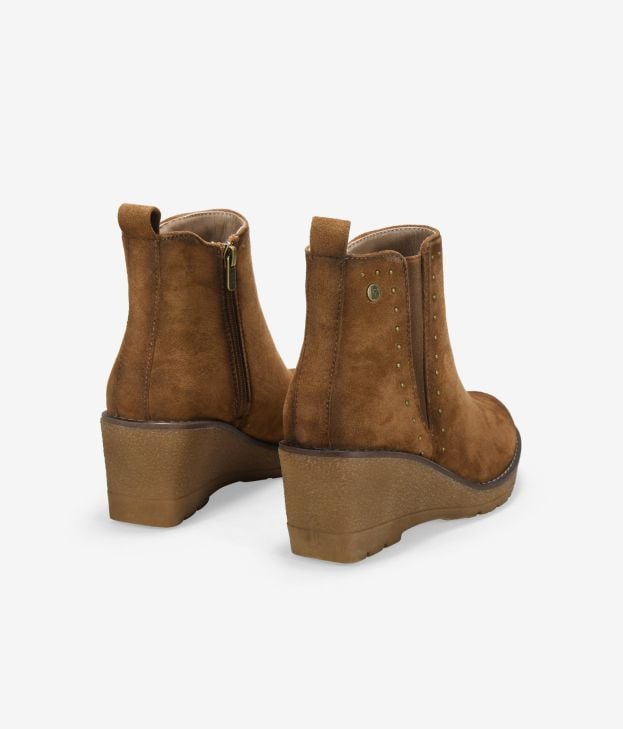 Taupe wedge ankle boots with studs - Imagen 3