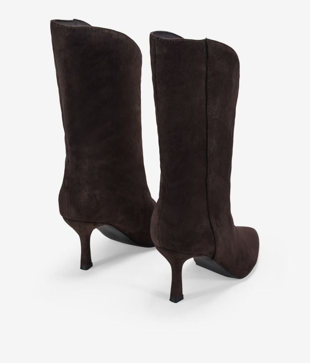 Botas de tacón marrones en ante con caña ancha - Imagen 3