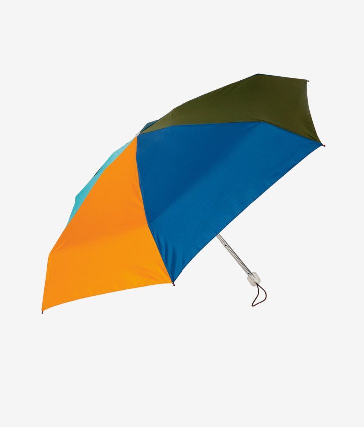Türkisfarbener Regenschirm mit Bezug