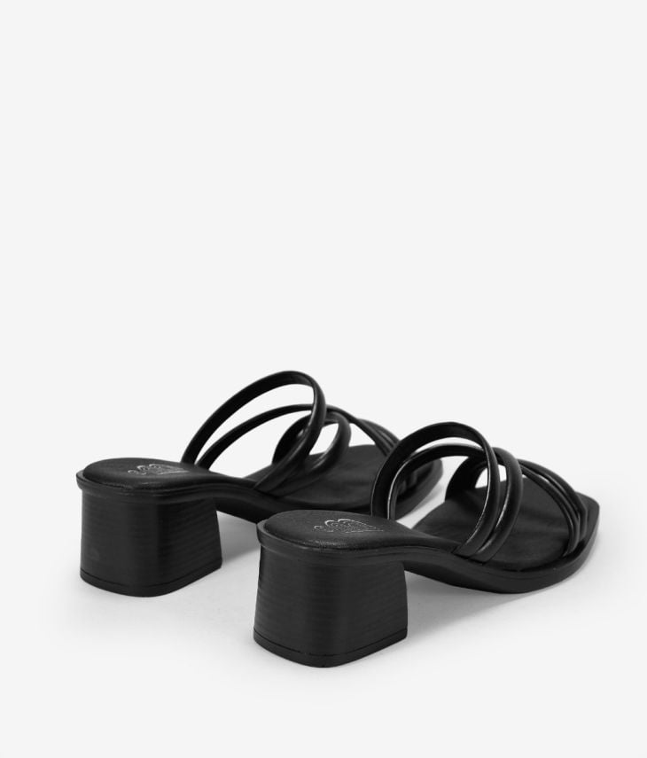 Sandália de couro preta com salto