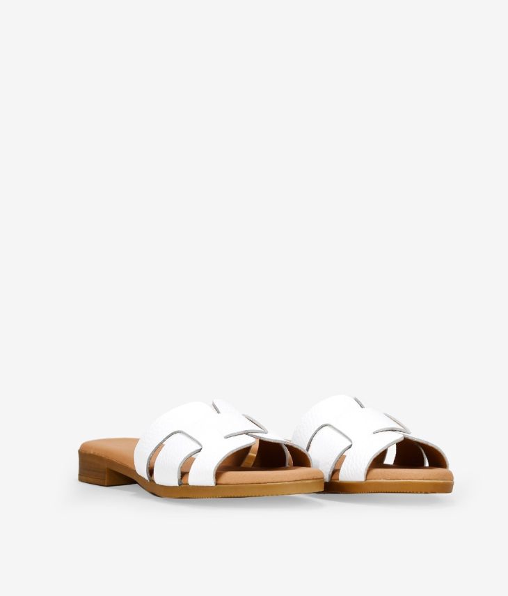 Flache Sandalen aus weißem Leder
