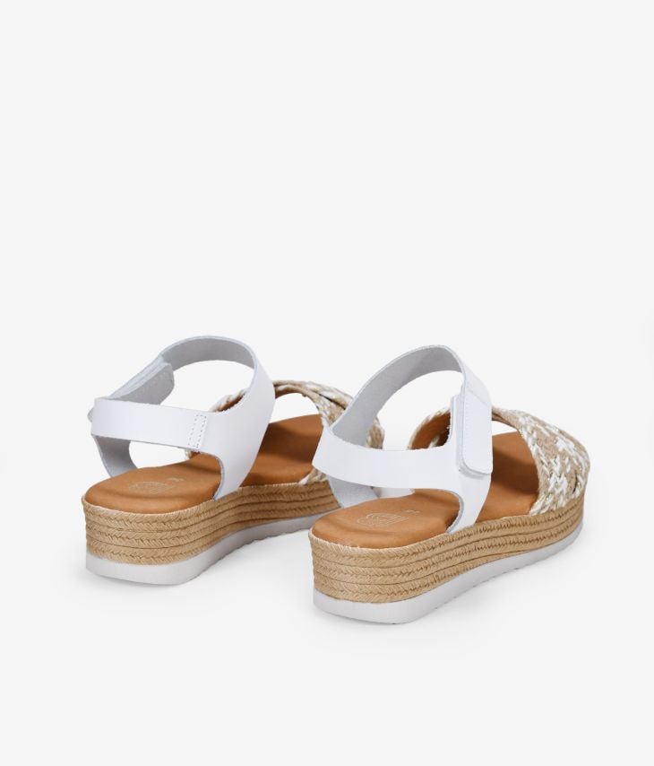 Sandálias de couro branco com ráfia