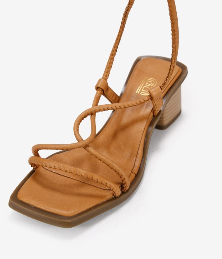 Sandales en cuir marron avec talon et lacets