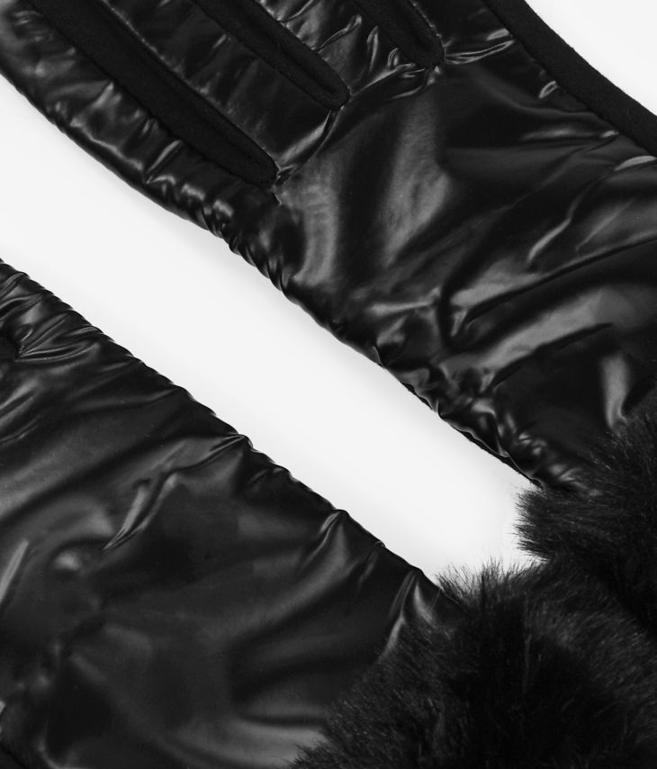 Black gloves with fur cuff