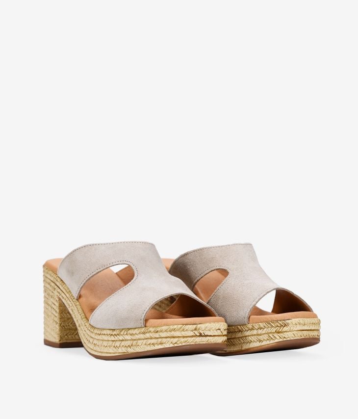 Sandalias de piel taupe con tacón de esparto