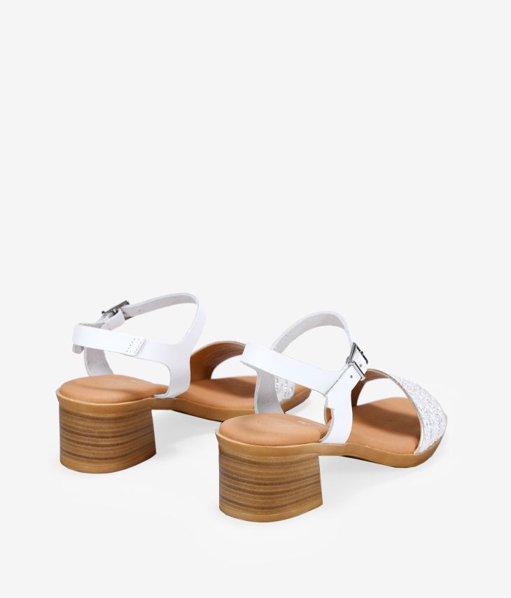 Sandalias de piel blancas con brillantes y tacón efecto madera