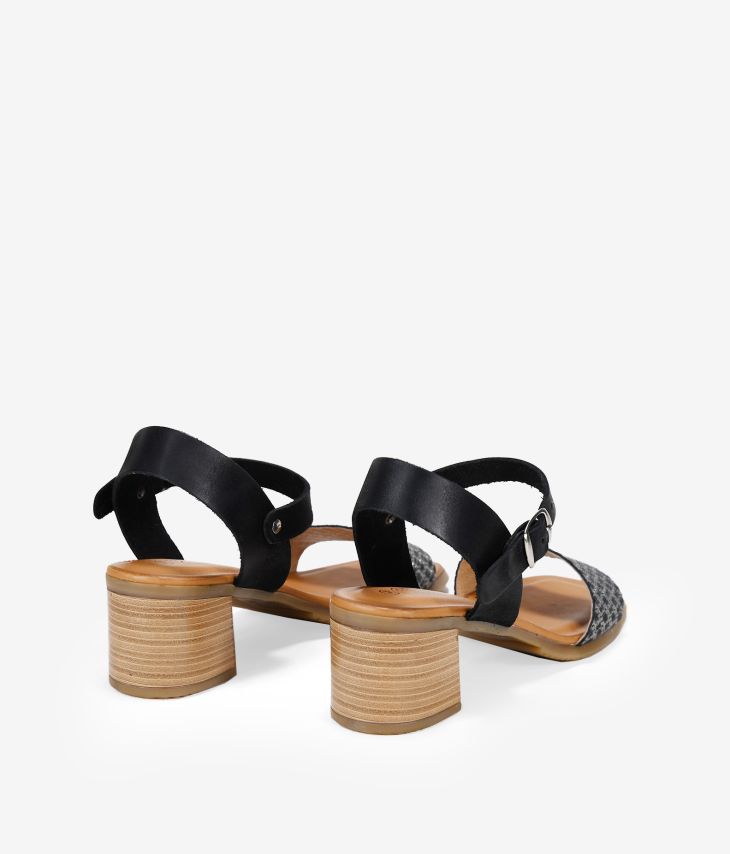 Sandalias negras en piel con tacón efecto madera