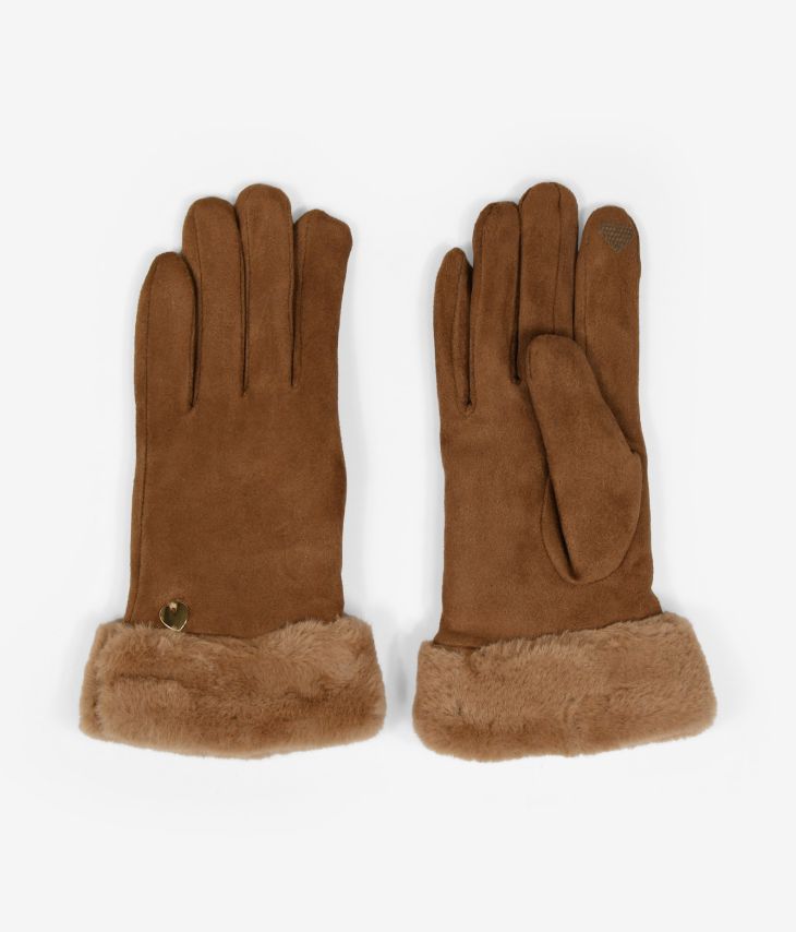 Tactile brown gloves with fur