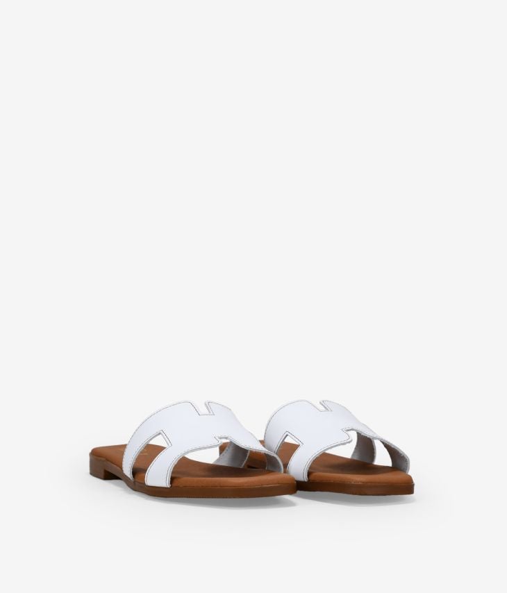 Sandales plates en cuir blanc avec semelle intérieure rembourrée