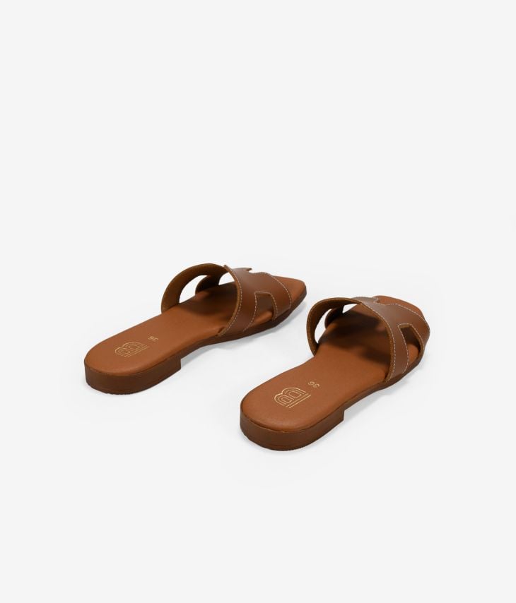 Flat brown leather sandals with padded insole