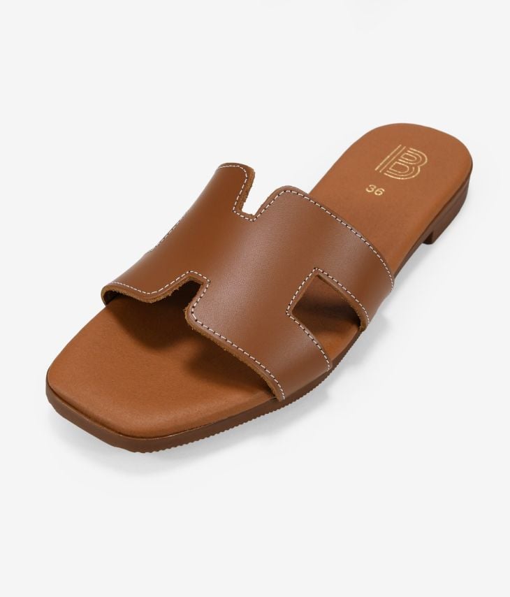Sandales plates en cuir marron avec semelle intérieure rembourrée