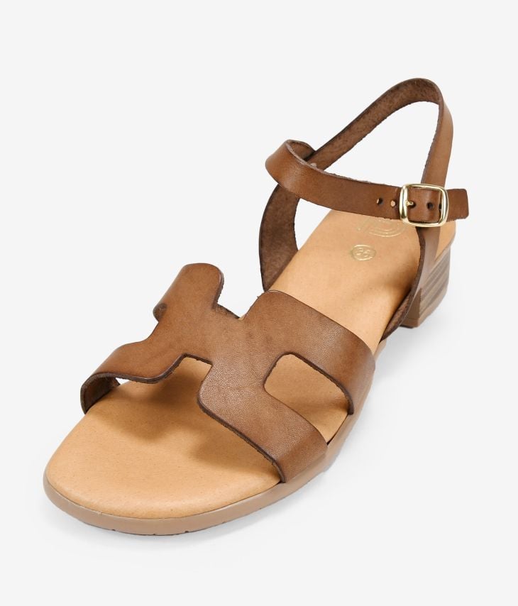 Brown leather sandals with low heel