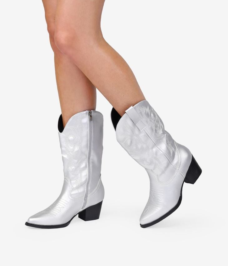 Silver cowboy boots with embroidery