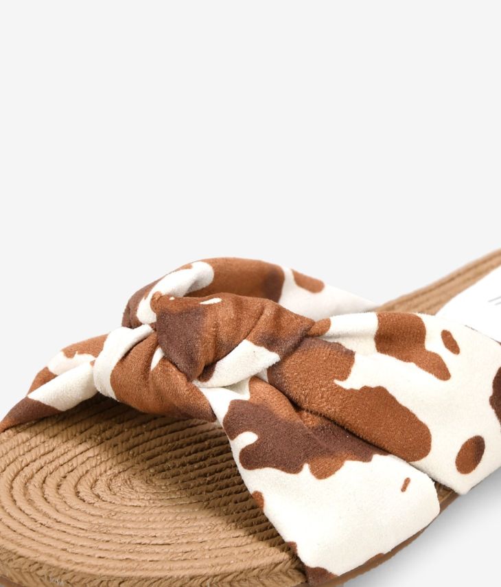 Sandalias planas estampado vaca