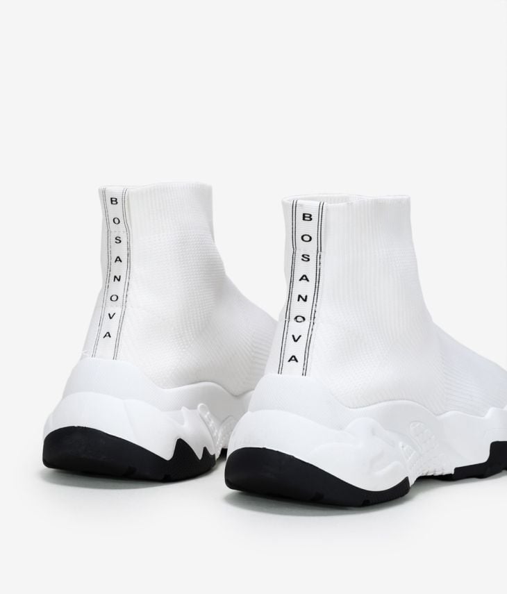 Weiße Sneaker im Socken-Stil