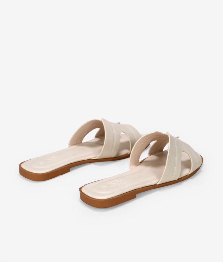 Flache beige Sandalen
