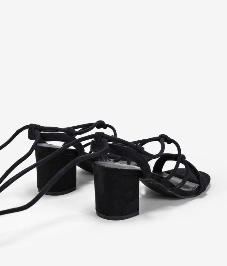 Sandalias negras con tacón ancho