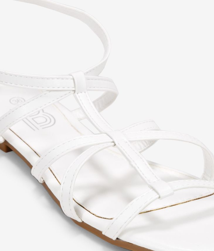 Sandalias blancas planas con tiras