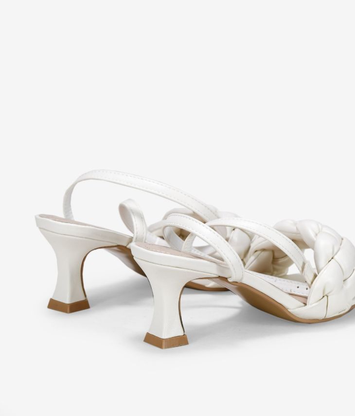 Sandalias blancas acolchadas con tacón