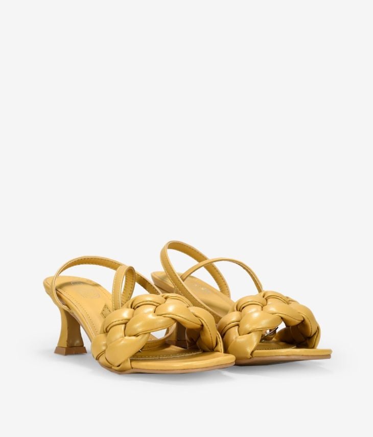 Sandalias amarillas acolchadas con tacón