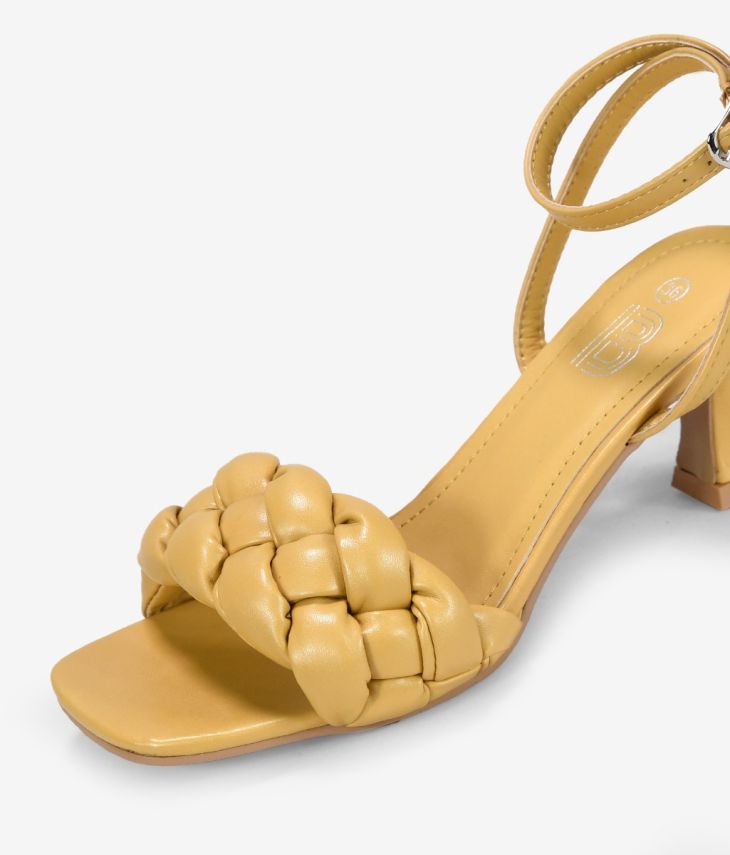Sandalias amarillas acolchadas con tacón