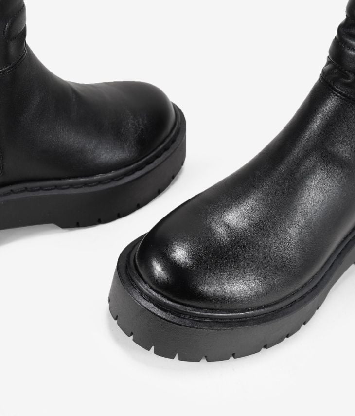 Schwarze Stiefel mit Reißverschlüssen