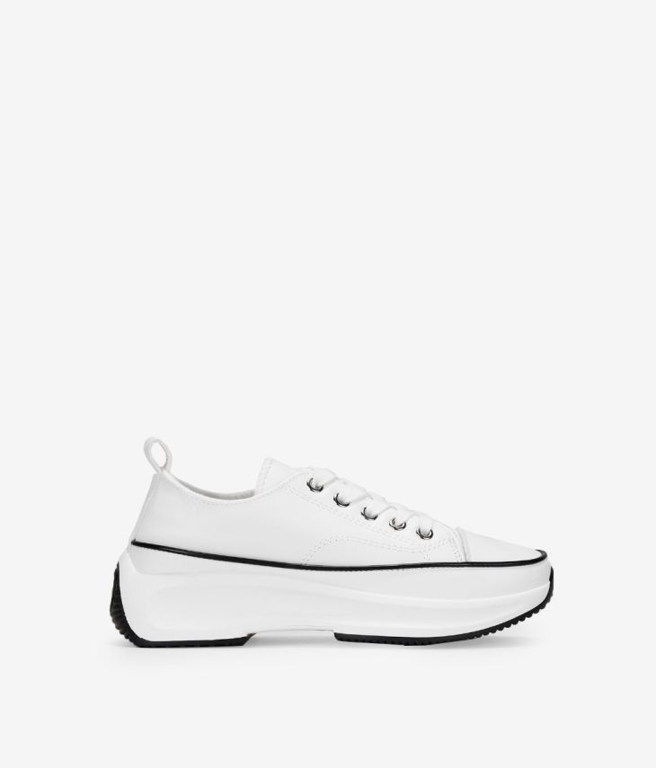 Weiße Sneaker zum Schnüren