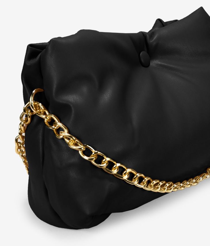Bolso negro acolchado con cadena