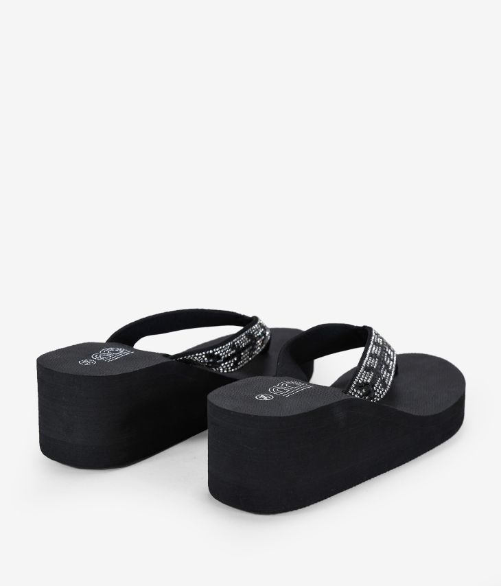 Schwarze Sandalen mit Diamanten und Keil