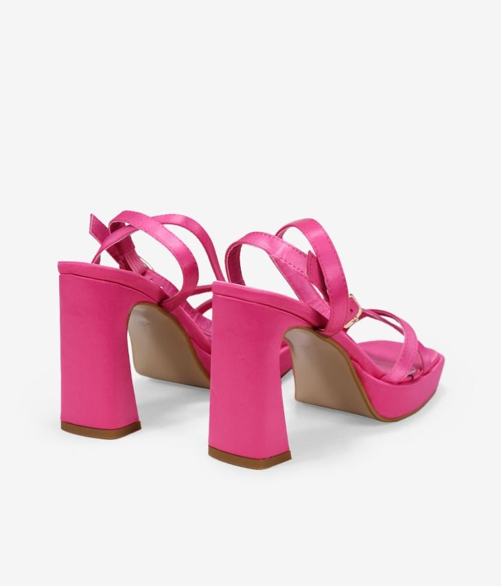 Sandália de salto de cetim rosa