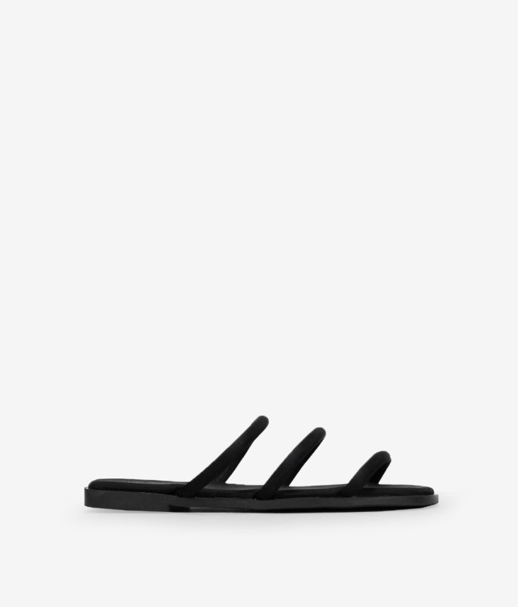 Sandalias planas negras con tres tiras