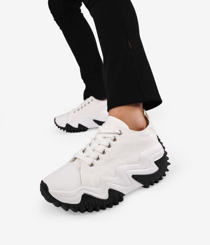 Zapatillas de tela blancas con plataforma y suela dentada