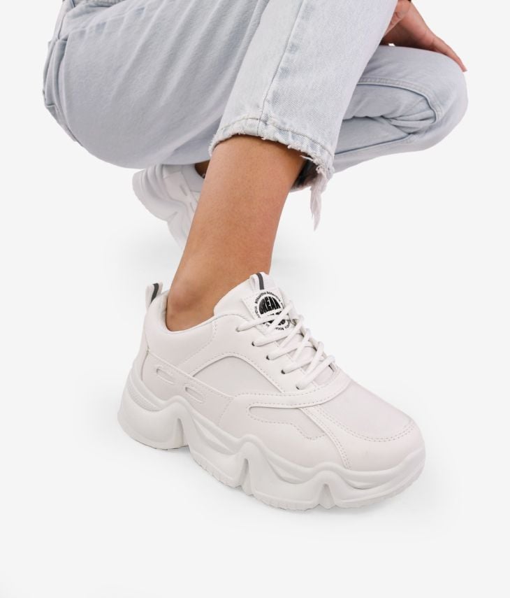 Weiße Plateau-Sneakers