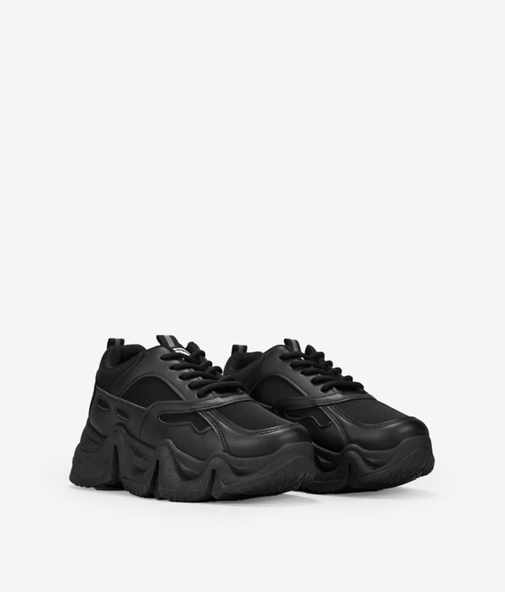 Schwarze Plateau-Sneakers