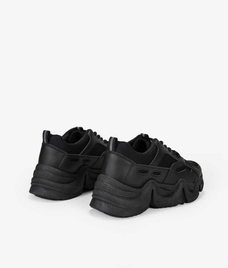 Schwarze Plateau-Sneakers