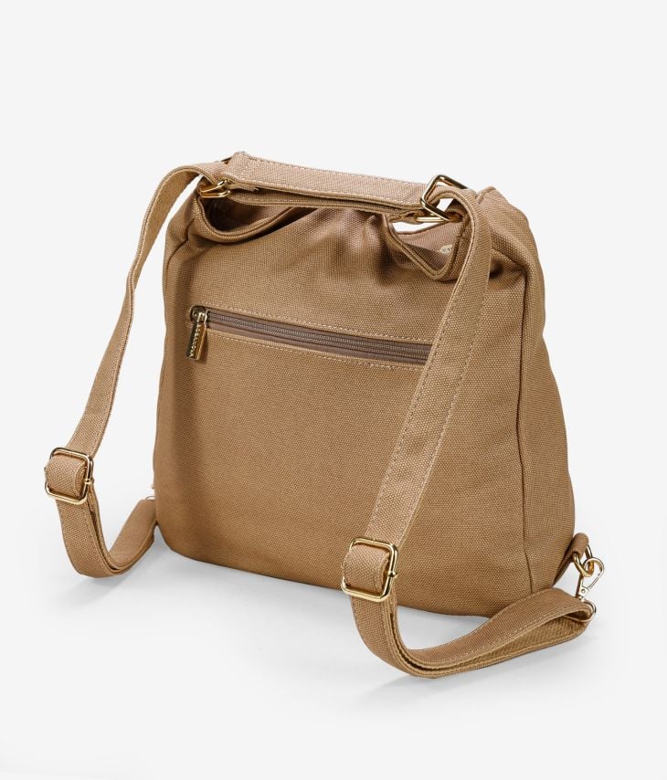 Bolso mochila marrón con bolsillos