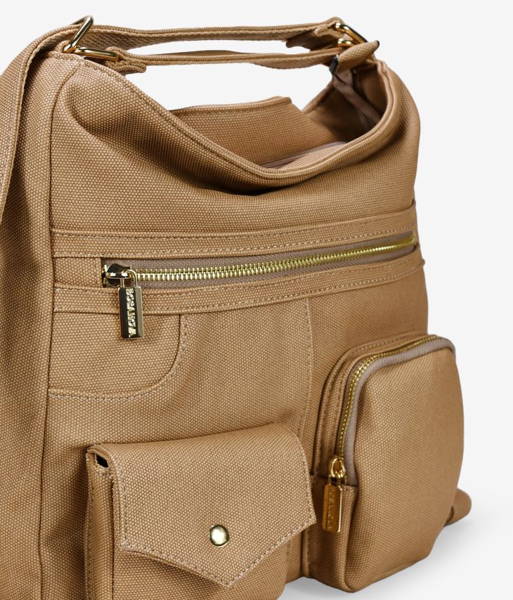 Bolso mochila marrón con bolsillos
