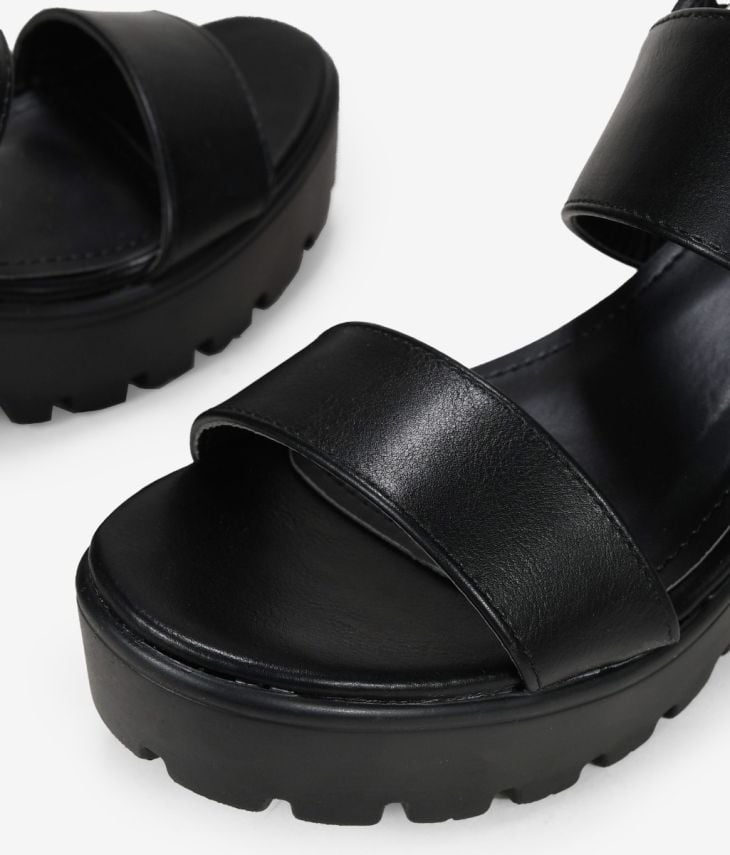 Schwarze Sandalen mit breitem Absatz