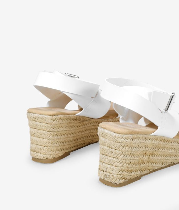 Sandálias brancas com plataforma esparto