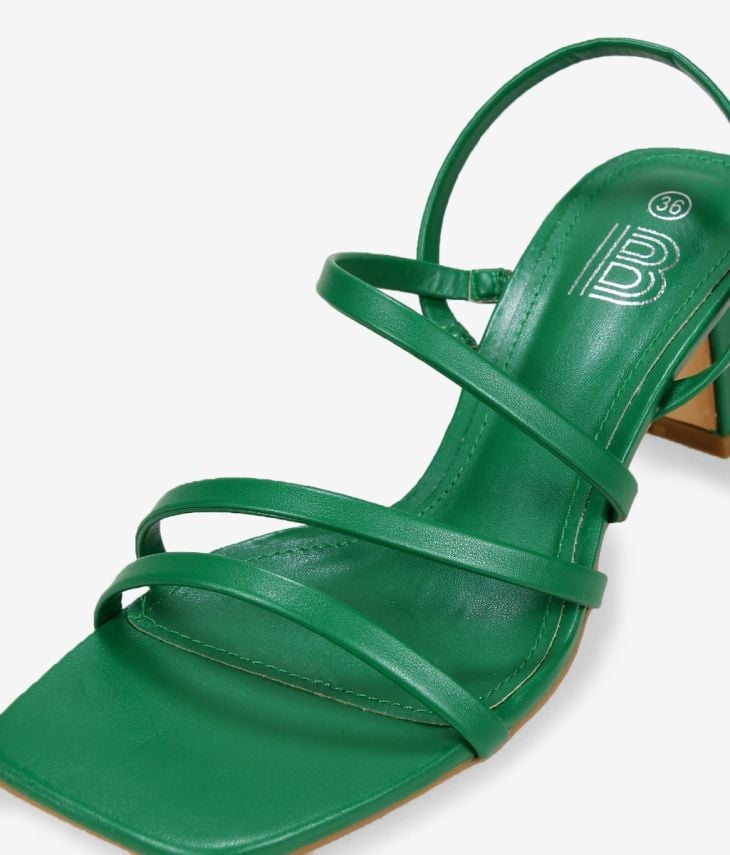Sandalias verde con tacón