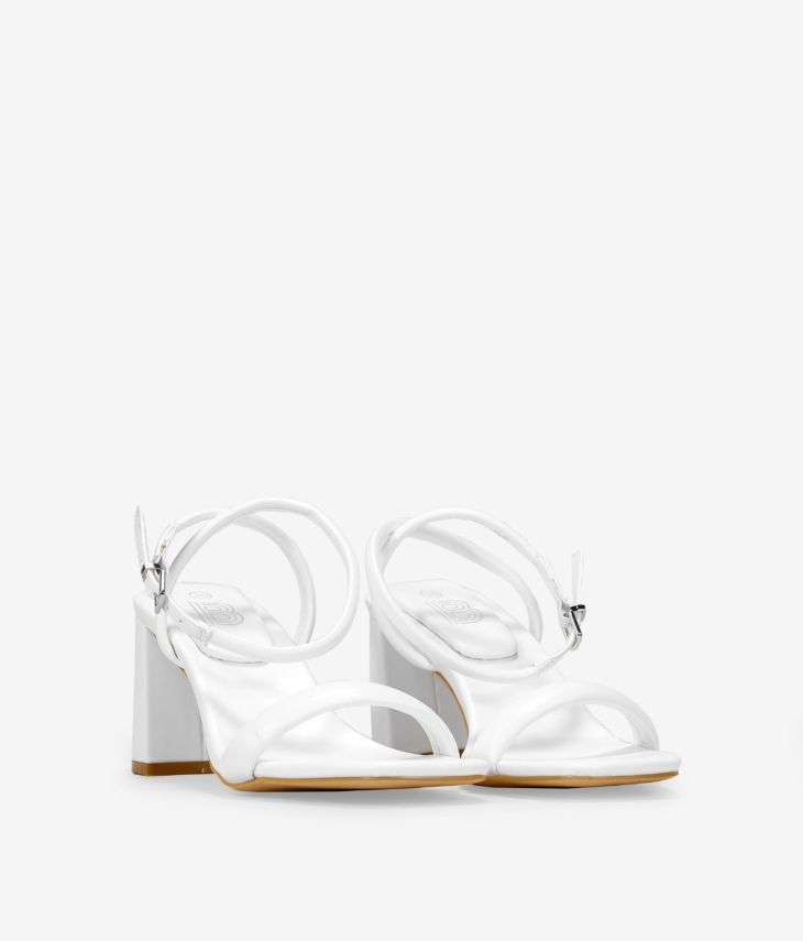 Weiße Sandalen mit Absatz