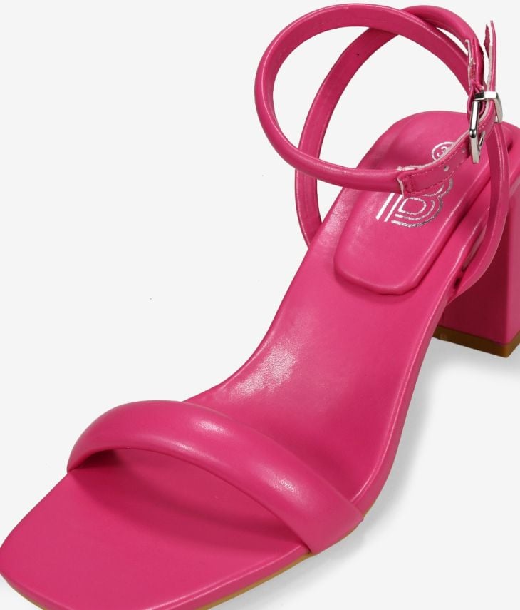 Sandálias rosa com salto