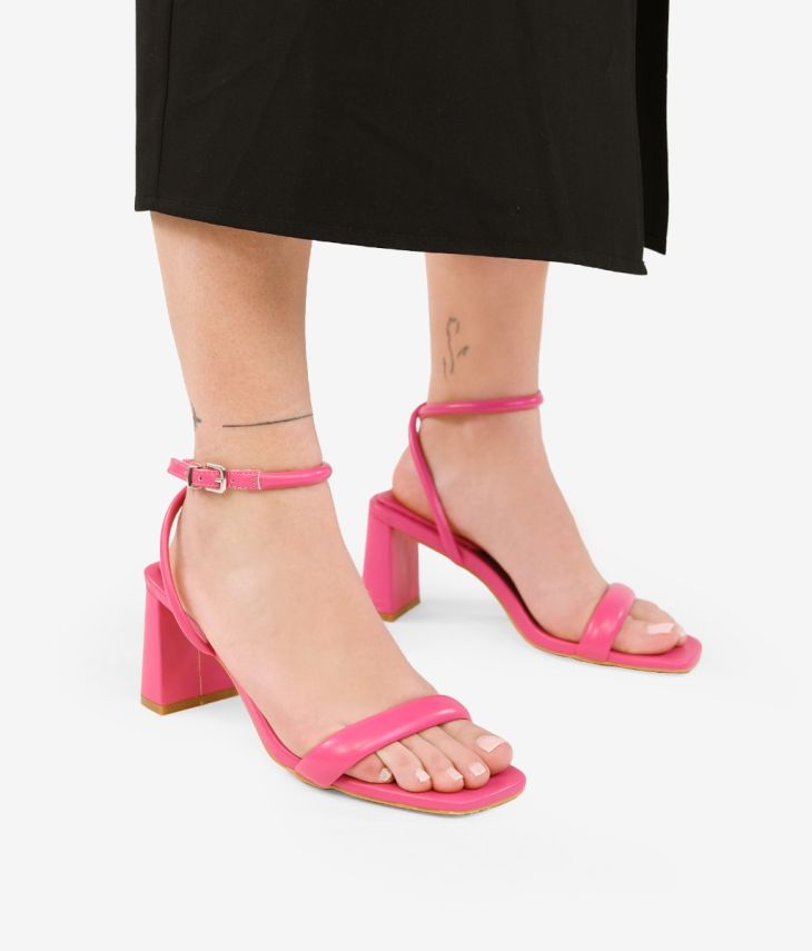 Sandálias rosa com salto