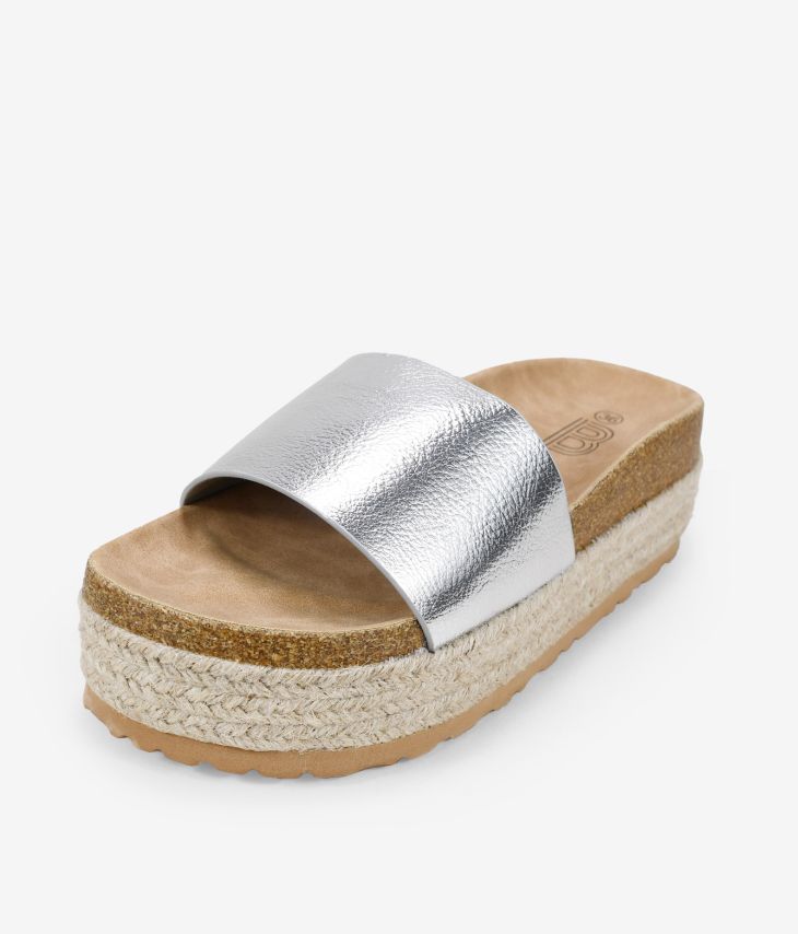 Sandália dourada com plataforma esparto