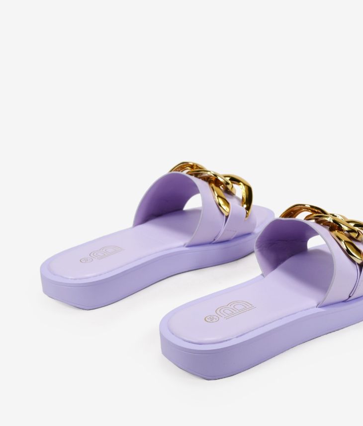 Sandalias planas lila con cadena de eslabones