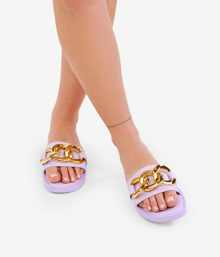 Sandalias planas lila con cadena de eslabones