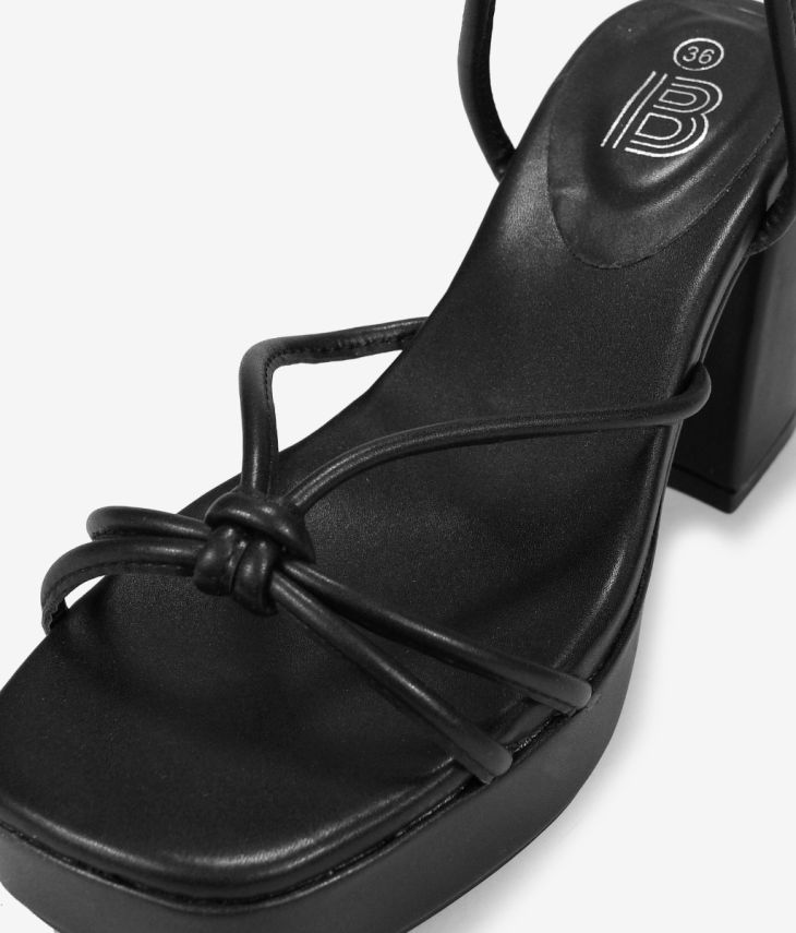 Sandales noires à cordons
